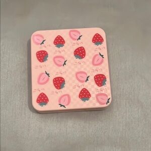 Pink Strawberry and Peach Patterned Compact forstoring Nintendo game chips